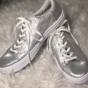 Toms sneakers